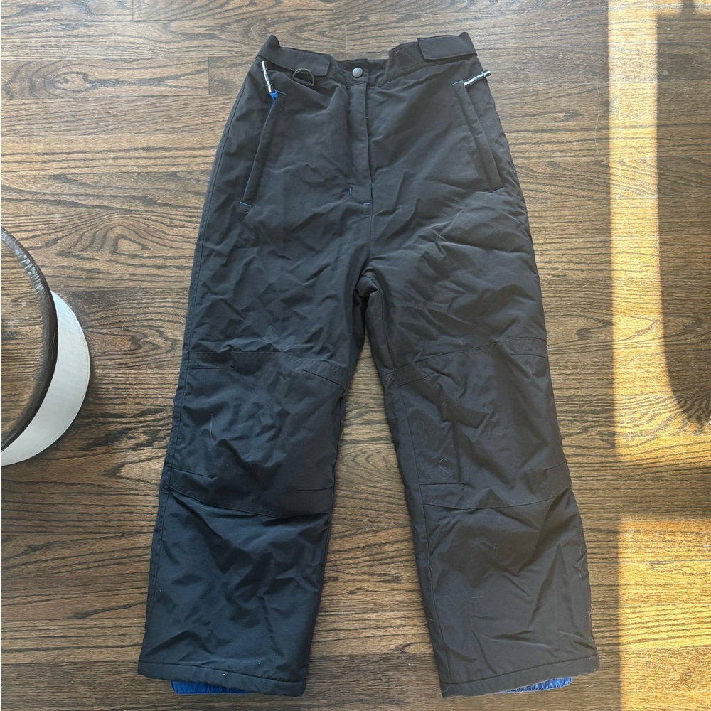Snow pants Amazon Essentials Kids Black excellent condition!